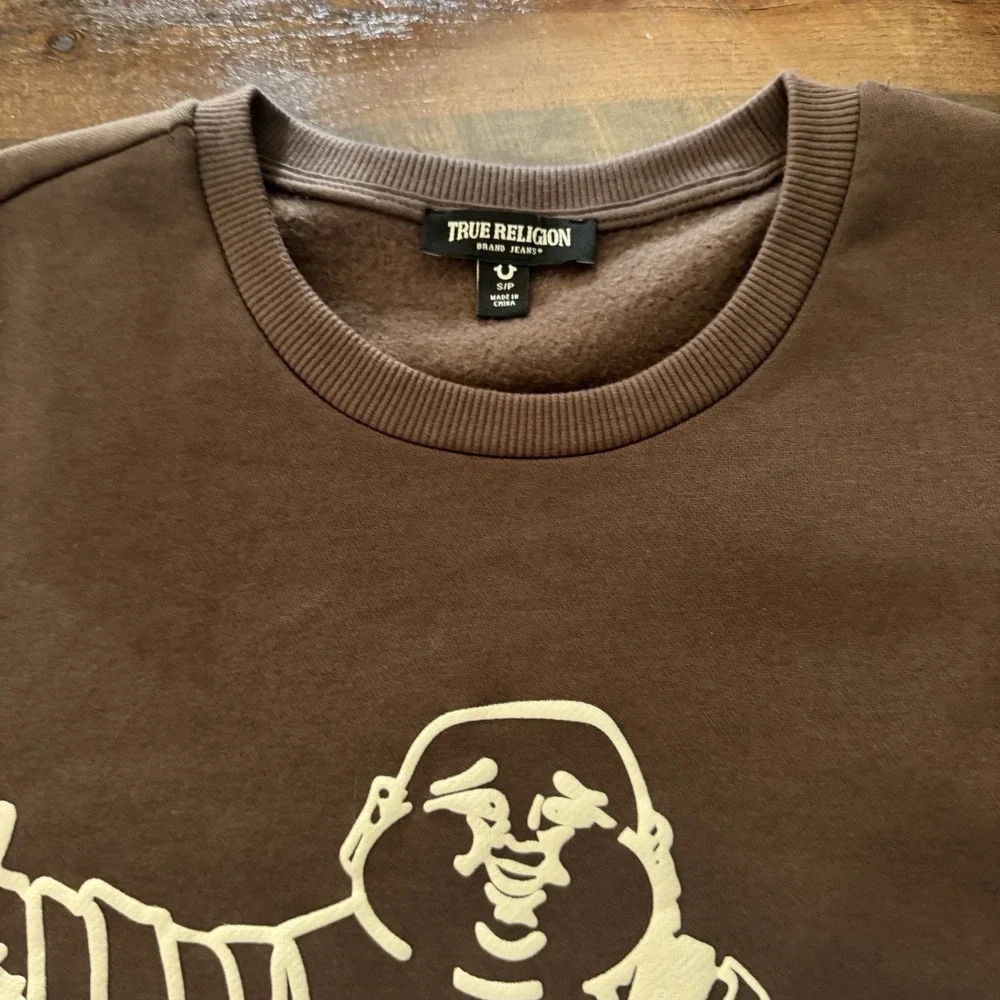 True Religion Buddha Embossed Graphic Brown Unisex Sm Crewneck Sweatshirt‎ 42